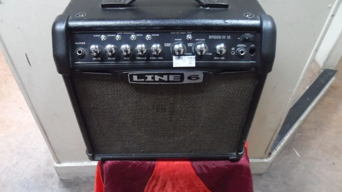Line 6 Spider IV 15 Watts Amp - Image 1