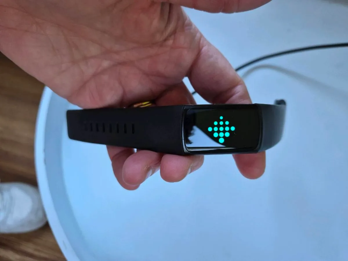 Fitbit Charge 6 fitness tracker watch - Image 2