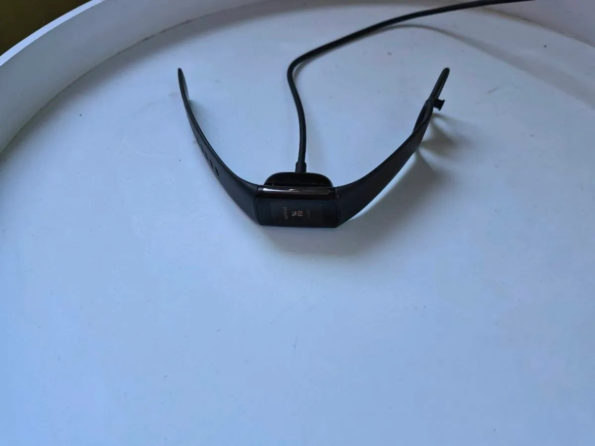 Fitbit Charge 6 fitness tracker watch - Image 3