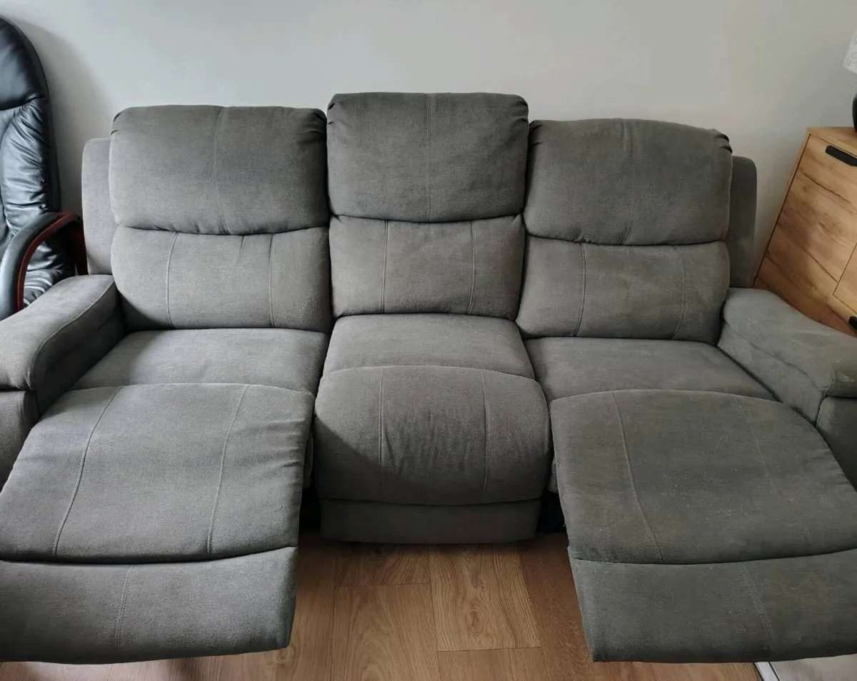 3 & 2 Seater Recliner Dofa - Image 1