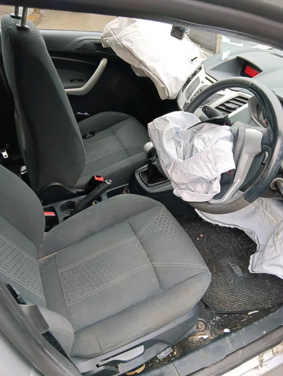 Breaking ford fiesta 2012 1.25 - Image 4