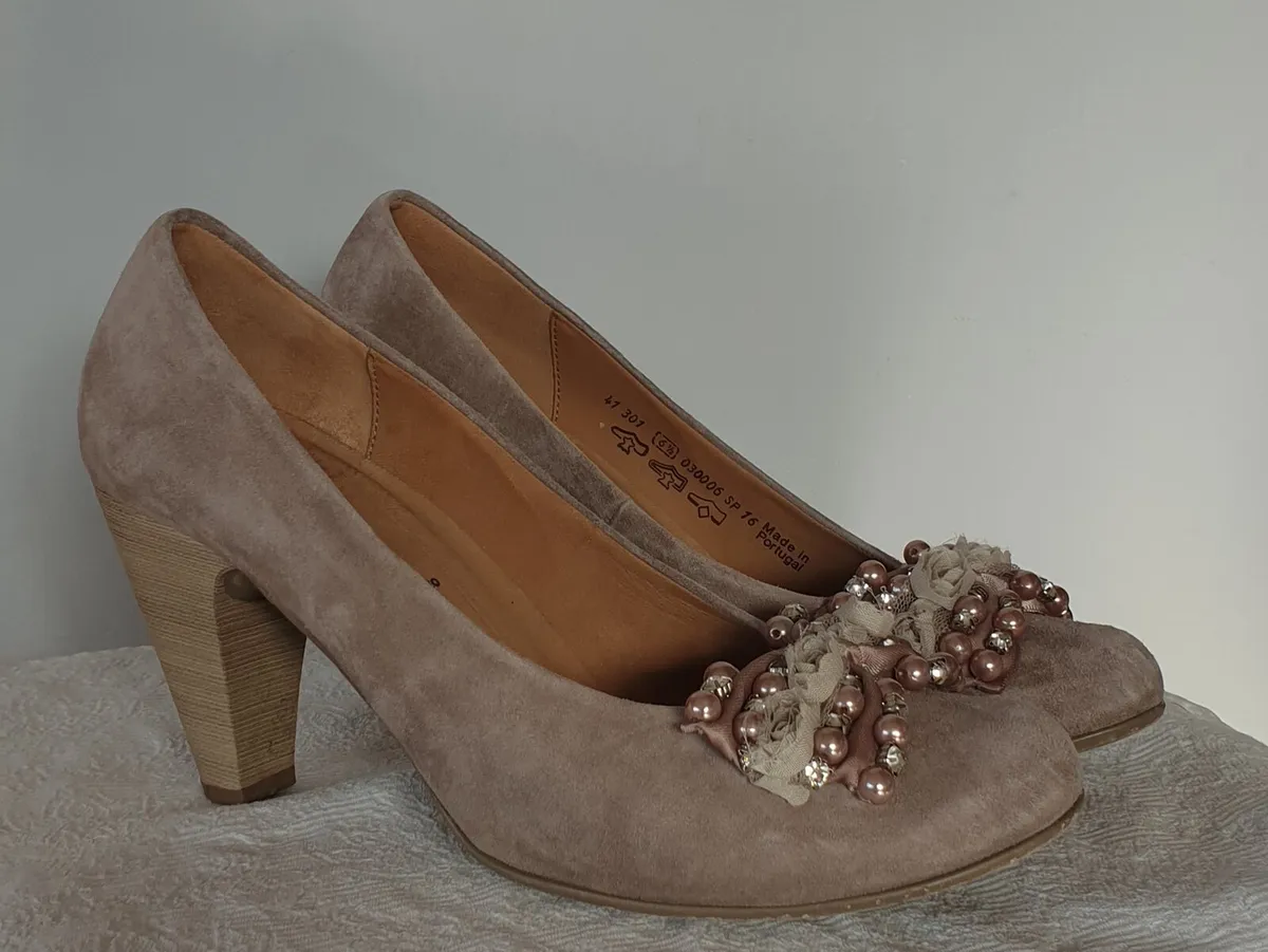 Gabor Sacchetto Beige Shoes w/Floral Detail - Image 3