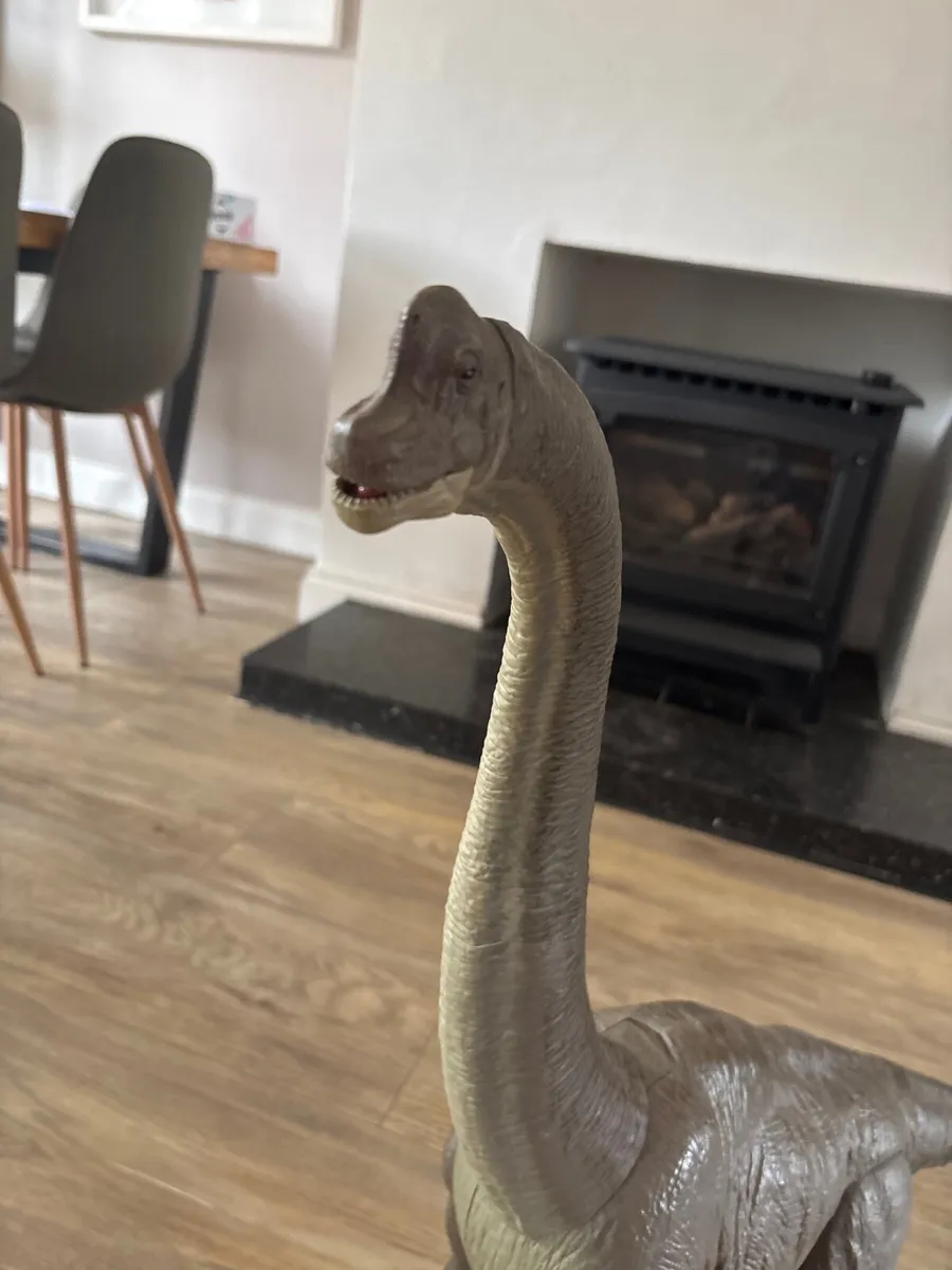 Brachiosaurus dinosaur toy - Image 2