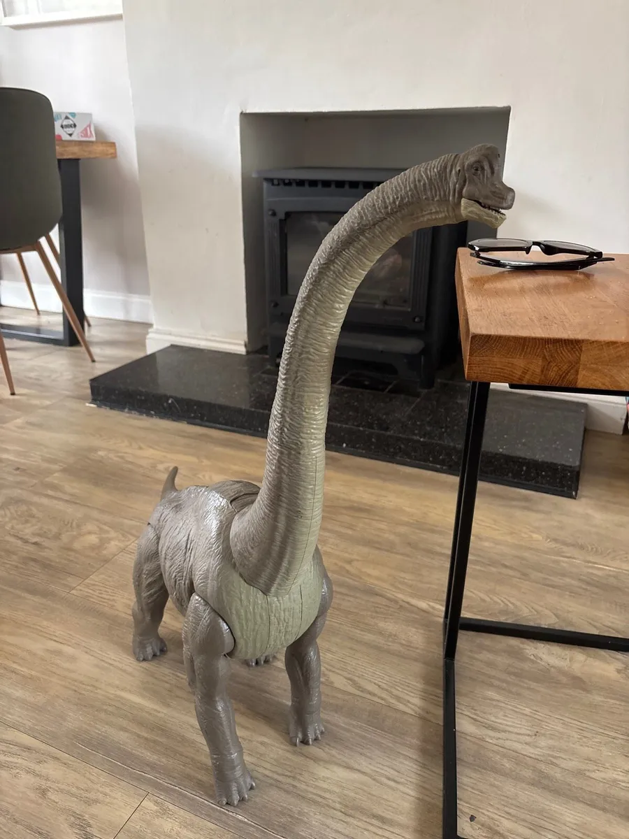 Brachiosaurus dinosaur toy - Image 3