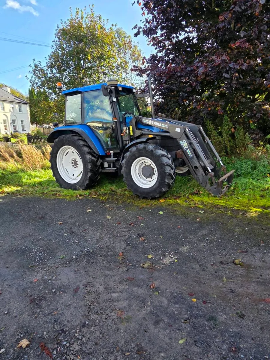 NEWHOLLAND TRACTOR - Image 1