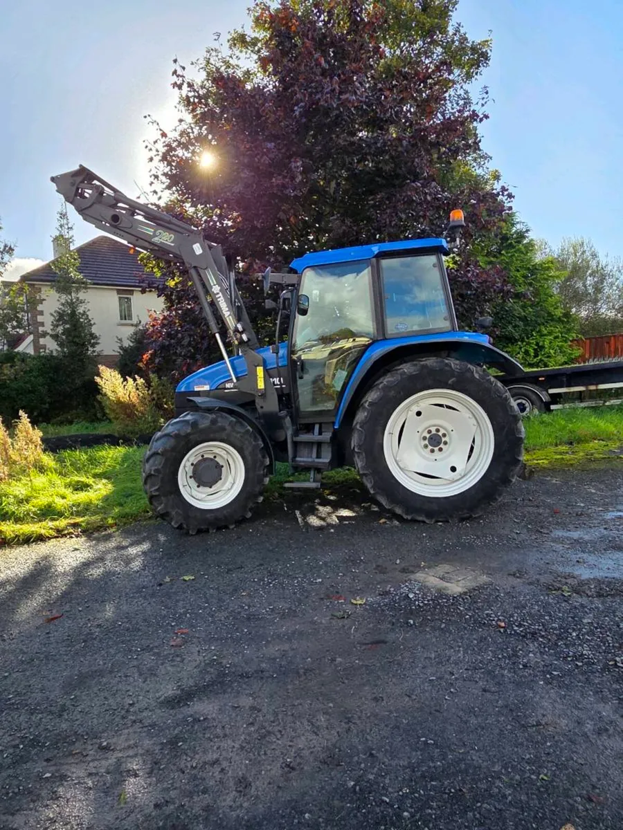 NEWHOLLAND TRACTOR - Image 4