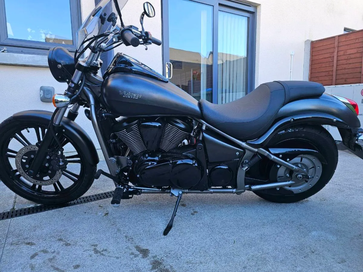 2017 Vulcan 900 Custom. Only 19kms - Image 3
