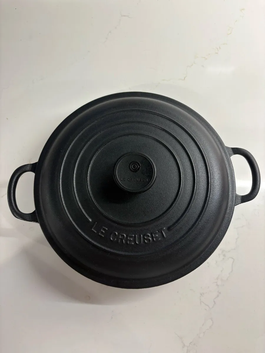 Le creuset shallow casserole braiser - Image 1