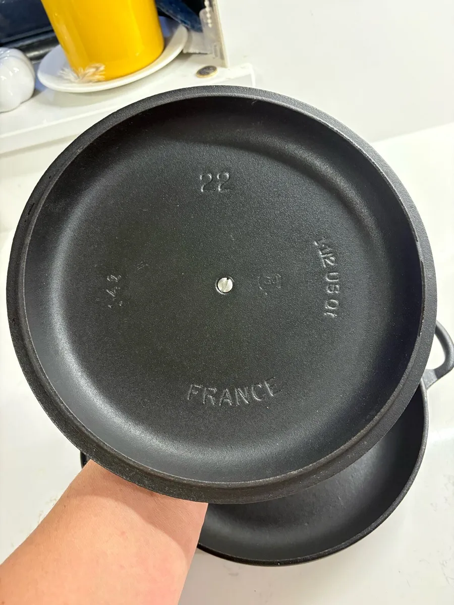 Le creuset shallow casserole braiser - Image 2