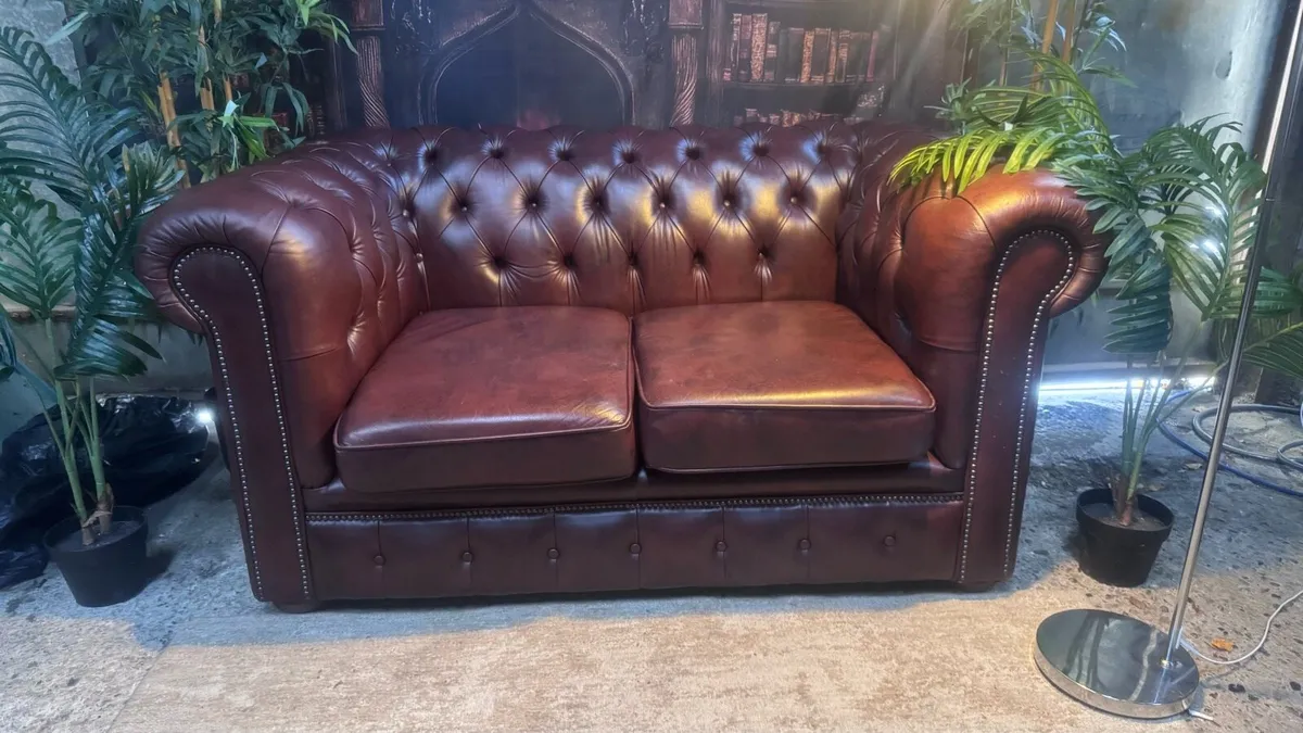 2 seater chesterfield sofa - Image 1