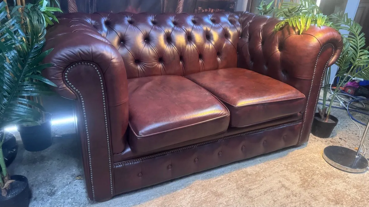 2 seater chesterfield sofa - Image 3