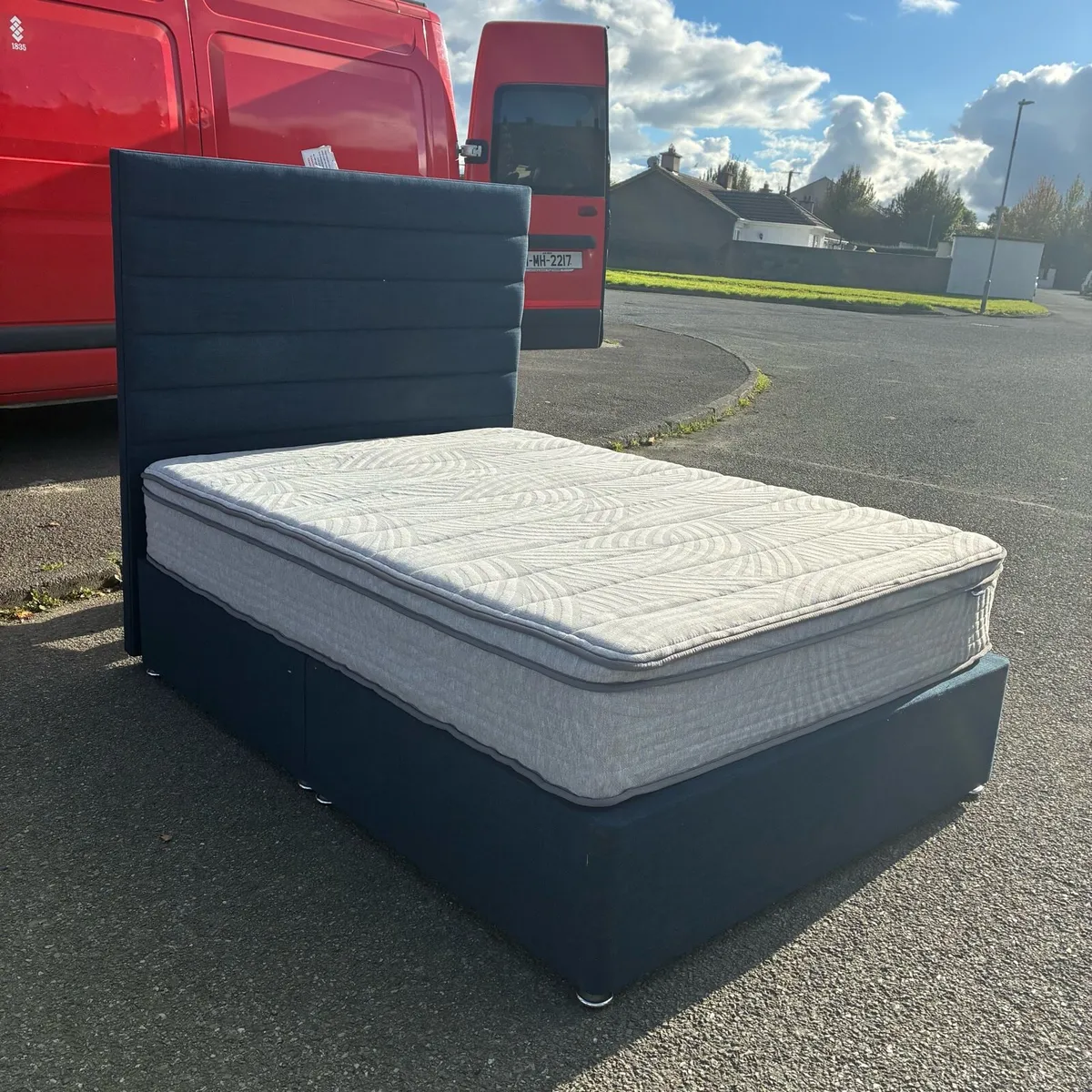 Blue Double bed with excellent Mattress - Image 3