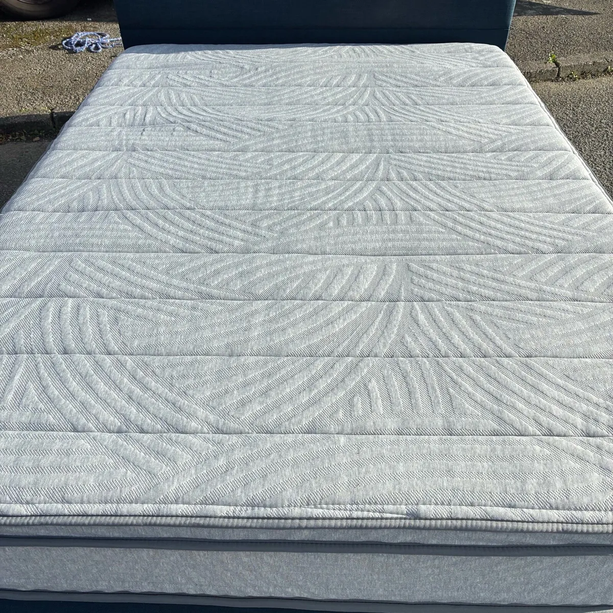 Blue Double bed with excellent Mattress - Image 4