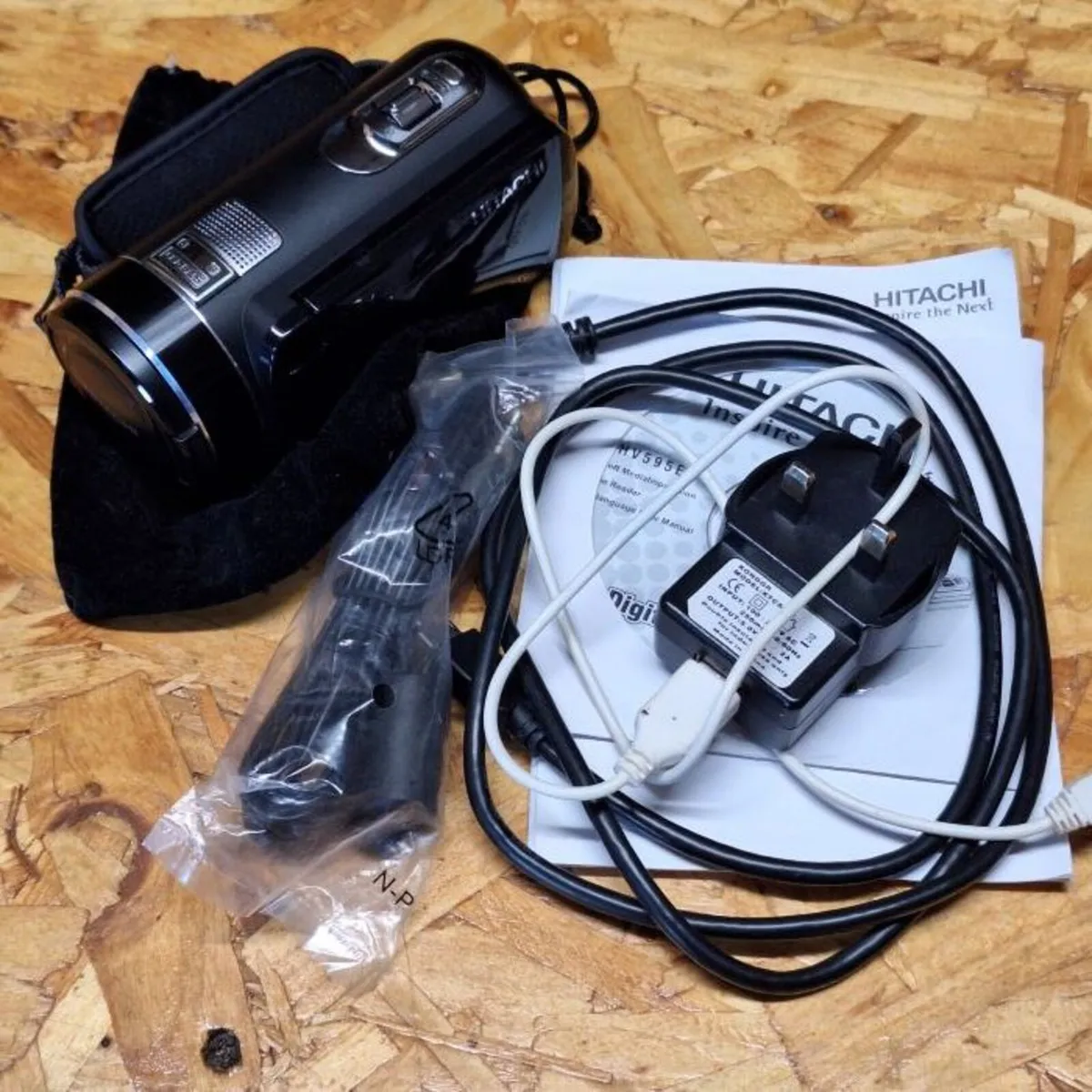 Hitachi DZ-HV595E Full HD Digital Camcorder 23x Op - Image 1