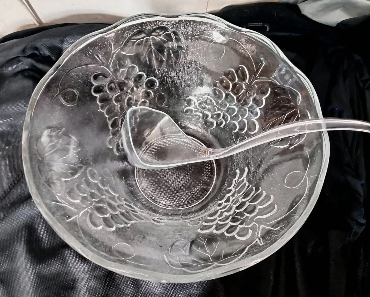 Vintage Romance Punch Bowl Set - Image 4