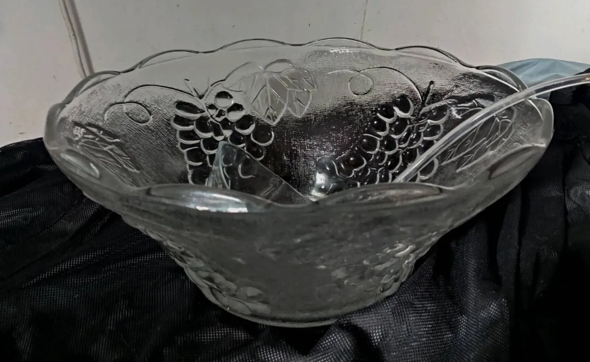 Vintage Romance Punch Bowl Set - Image 2