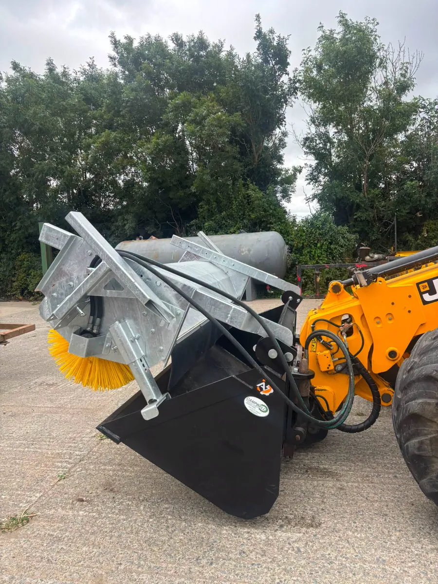 New Almat sweeper bucket - Image 1
