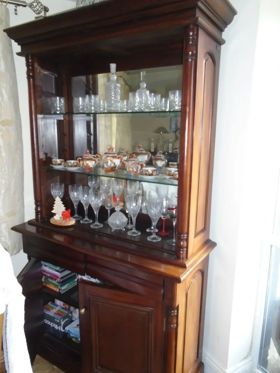 Maghoney dresser