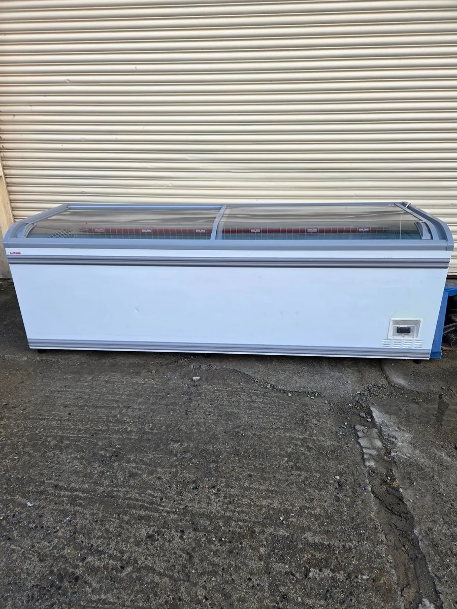 AHT PARIS 250 Commercial Freezer 2.5m - Image 1