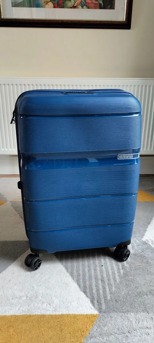 American Tourister hard shell suitcase - Image 1