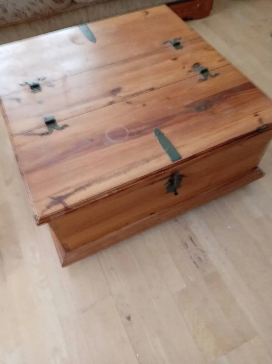 Coffee table/storage - Image 1