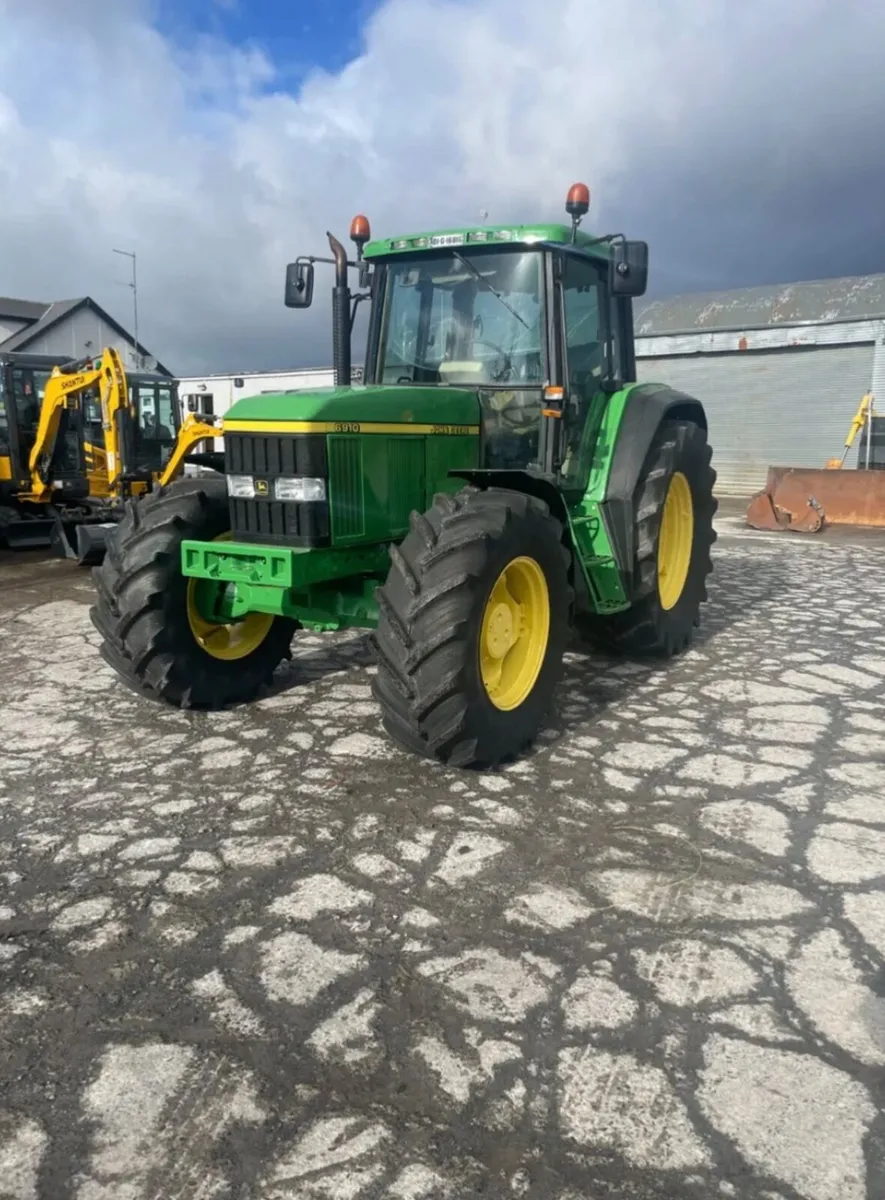 John Deere 6910 2001 - Image 1