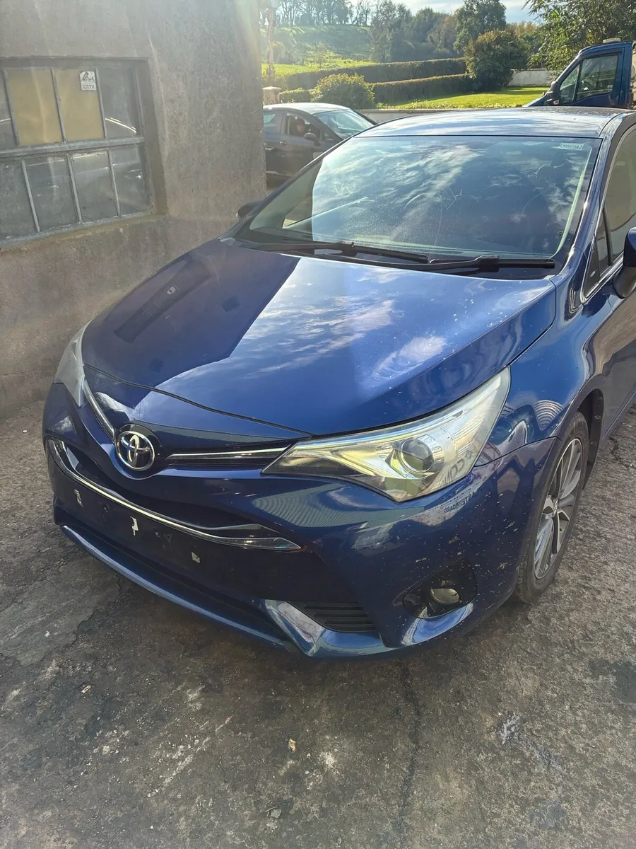 2016 Toyota avensis Breaking/parts - Image 2