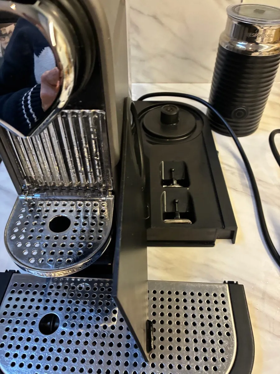 Nespresso Machine and milk frother - Image 3