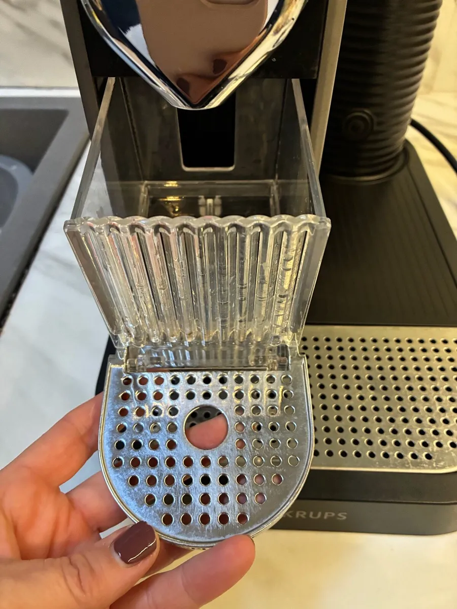 Nespresso Machine and milk frother - Image 2