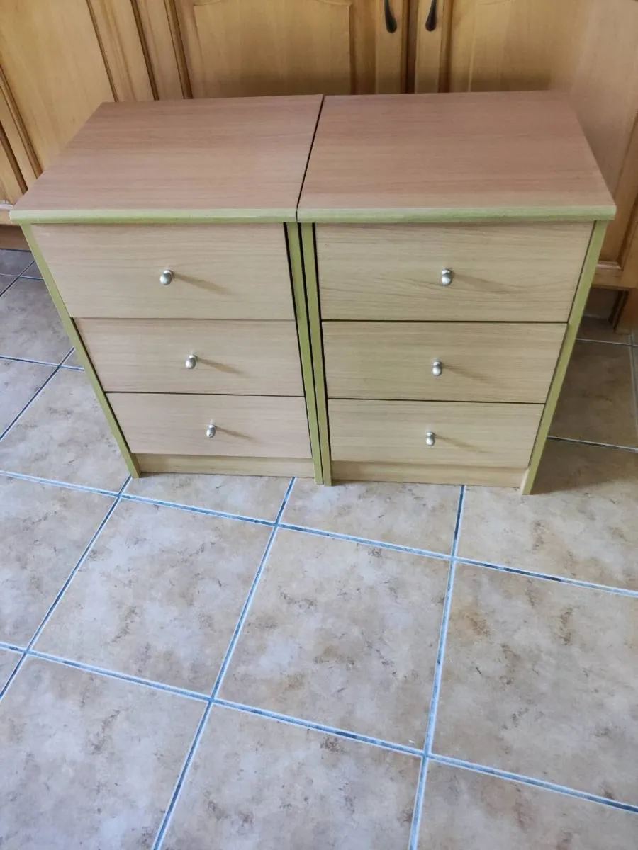 Bedside lockers