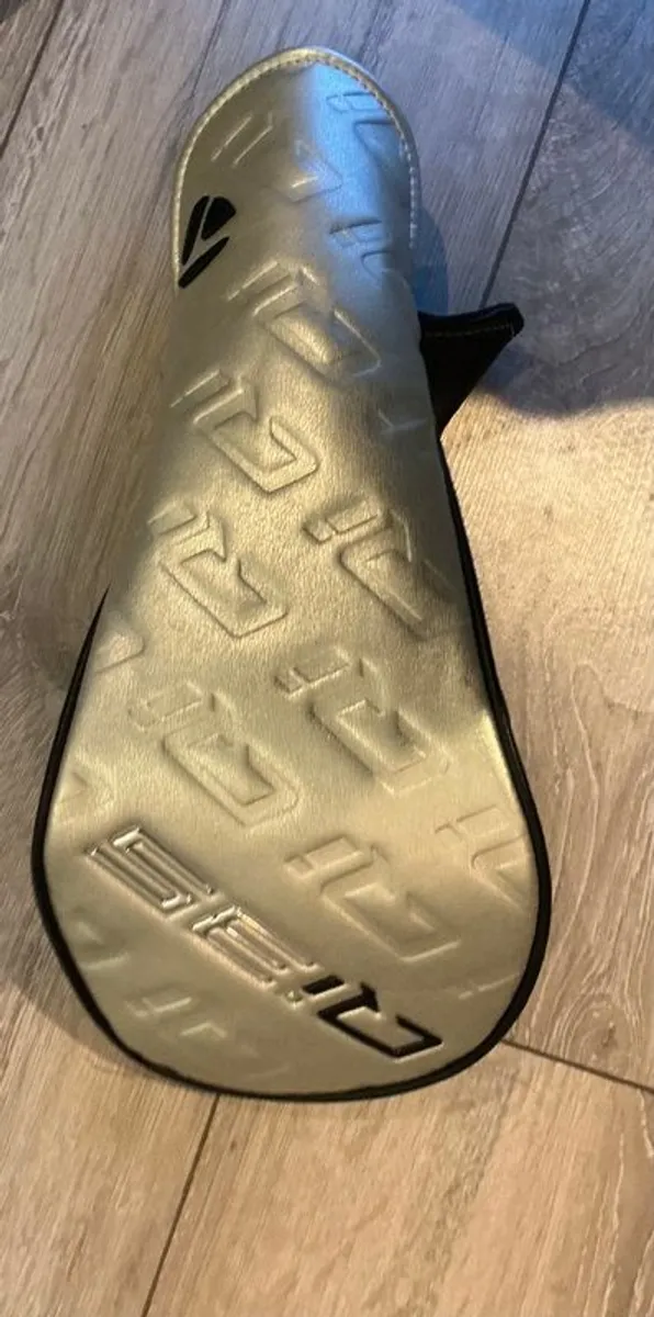 As new Taylormade Qi35 driver + headcover - Image 4
