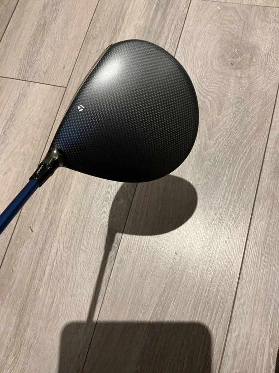 As new Taylormade Qi35 driver + headcover - Image 2