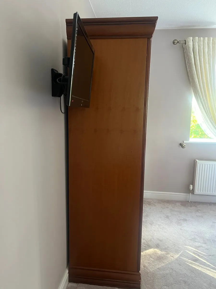 Wardrobe - Image 2
