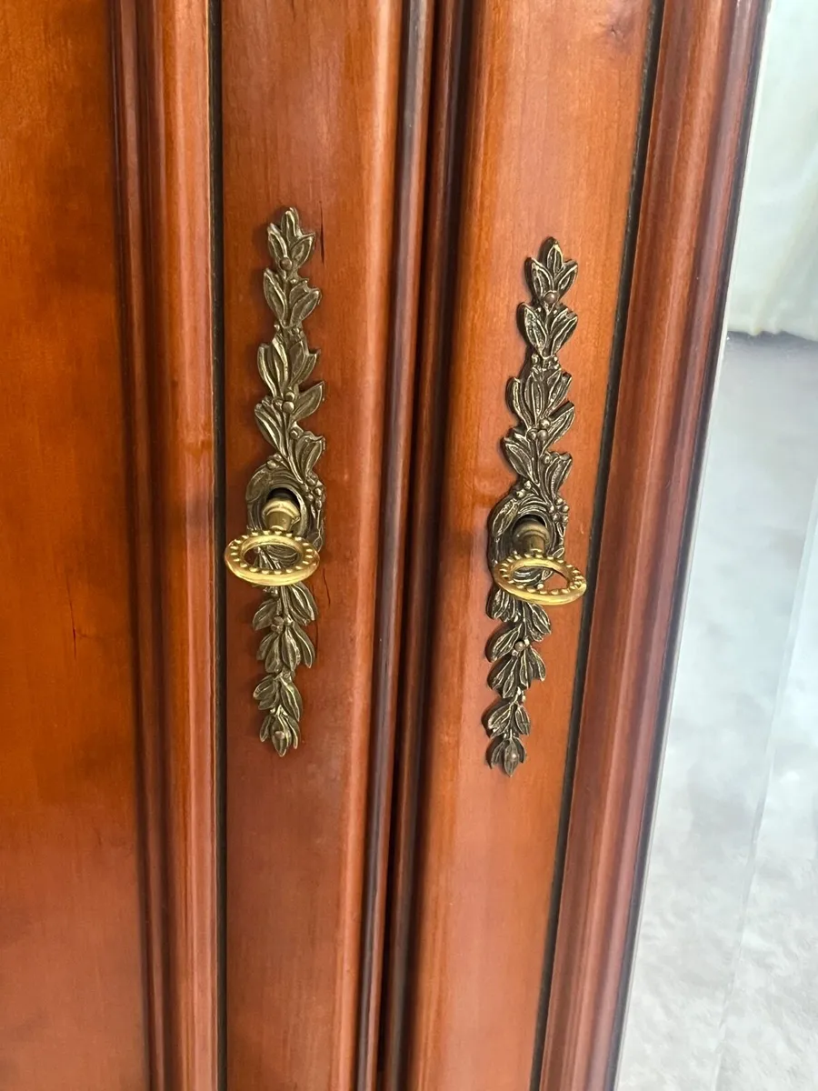 Wardrobe - Image 3