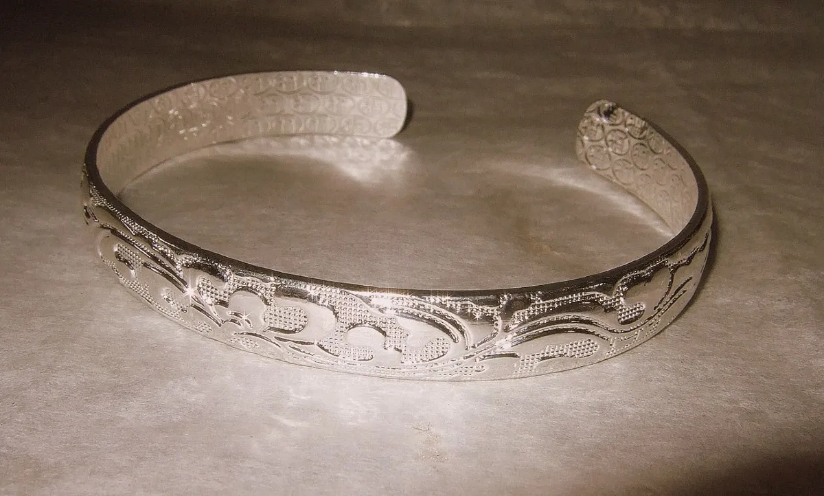 Vintage .999 Pure Fine Silver Ornate Cuff Bangle - Image 2