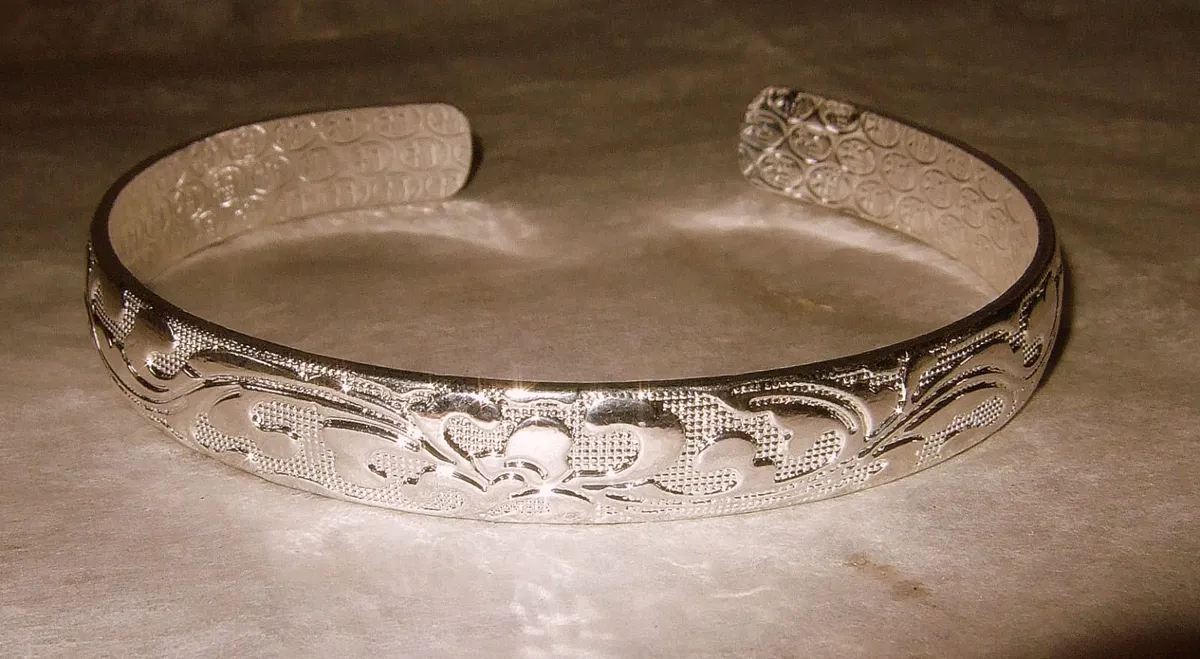 Vintage .999 Pure Fine Silver Ornate Cuff Bangle - Image 4