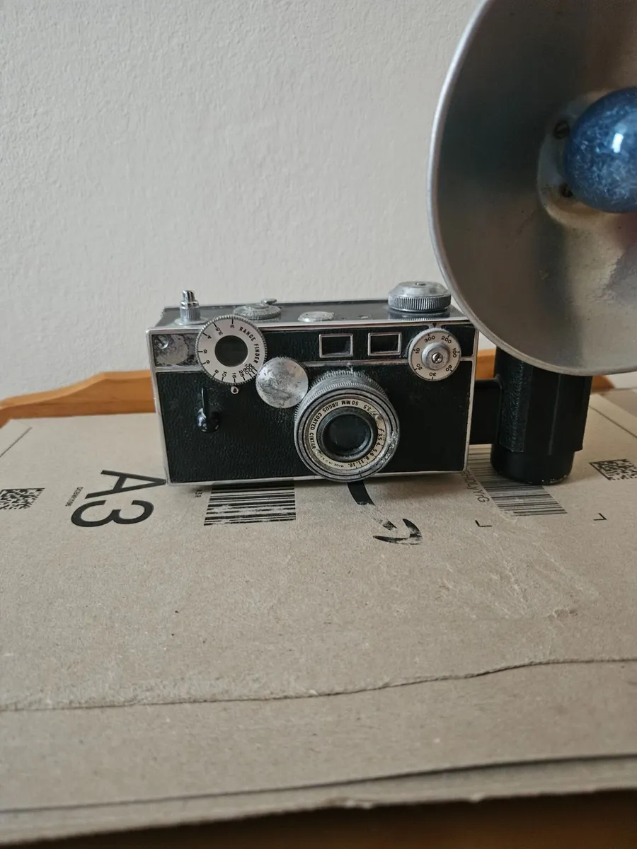 Vintage 1940's Argus Camera with Flash - Image 2