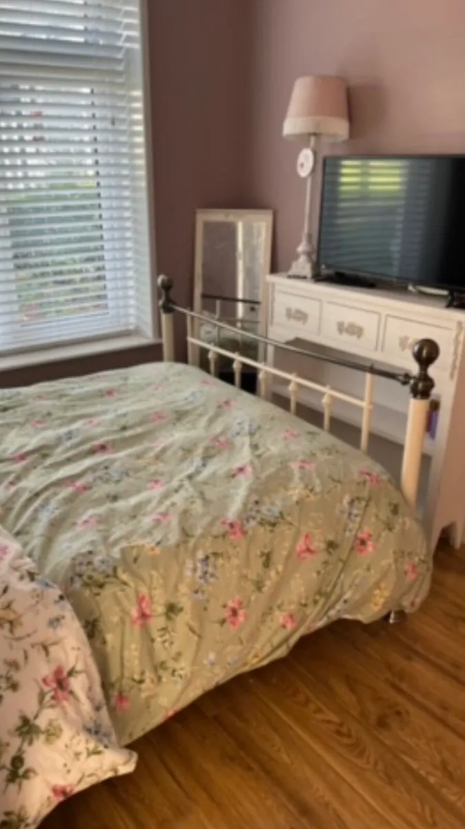 Double bed - Image 2