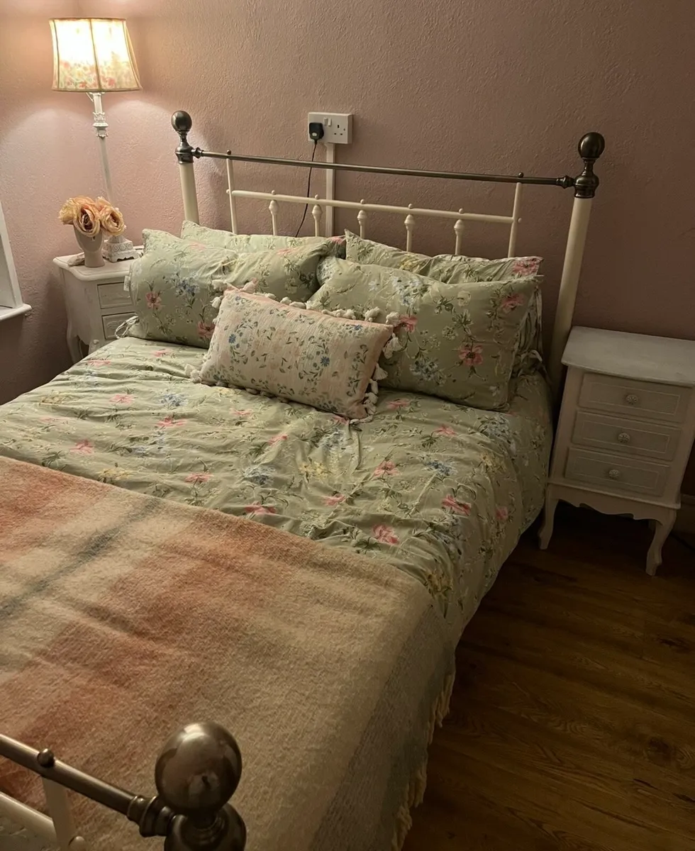 Double bed - Image 4