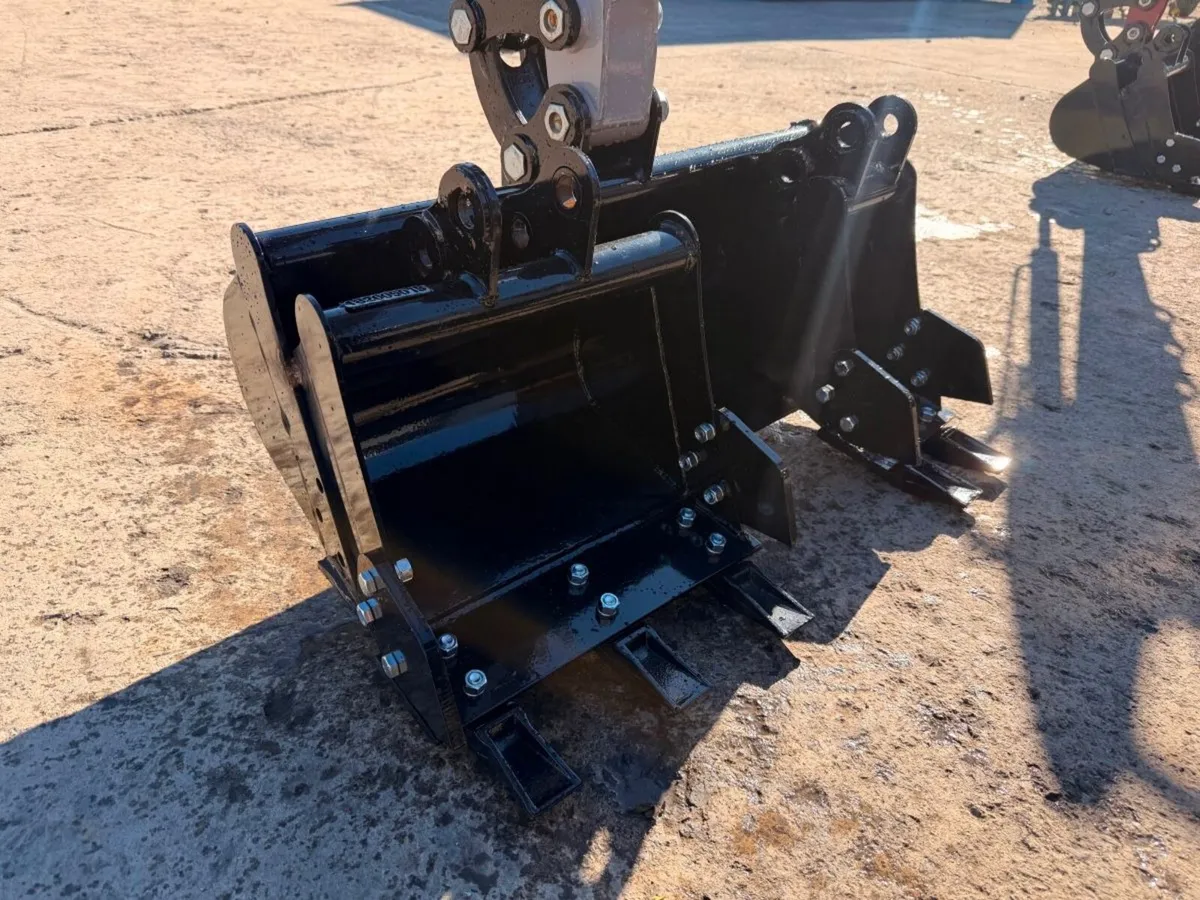 EPS 1.2 Ton Micro Digger  KOOP Diesel  3 Buckets - Image 4