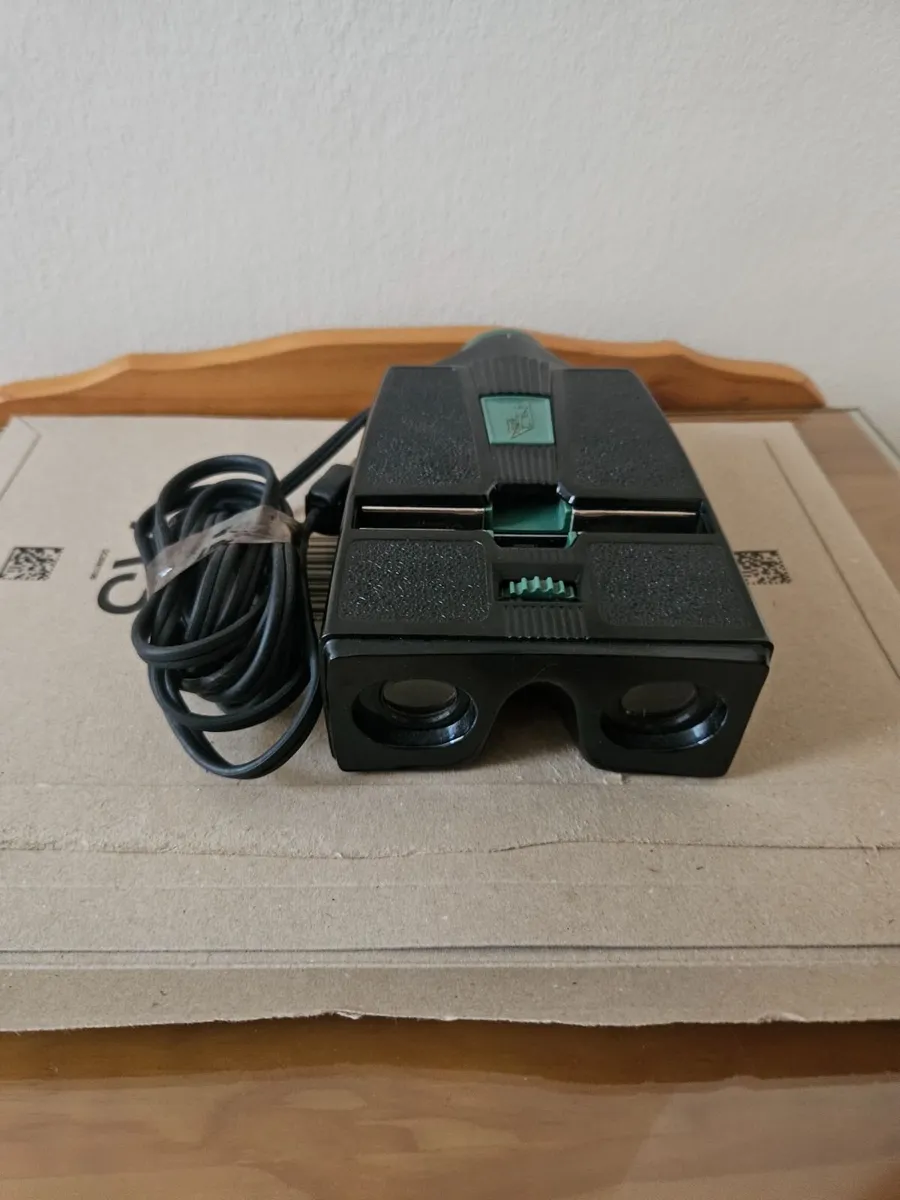 Vintage Realist Viewer - Image 1