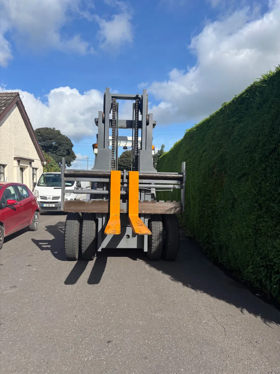 10 ton diesel forklift - Image 3