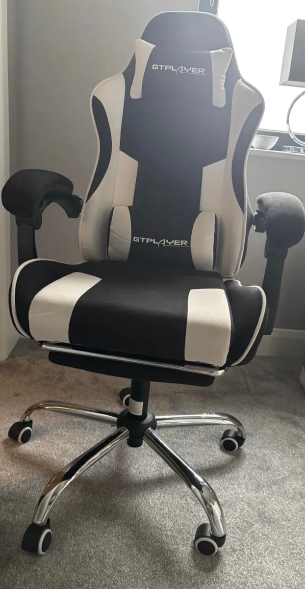 Gaming chair - Image 1