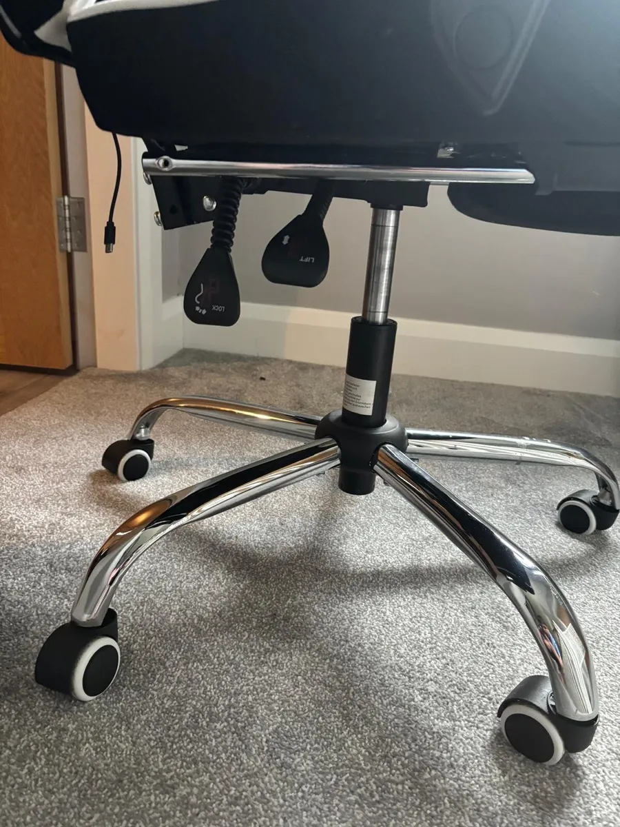Gaming chair - Image 4