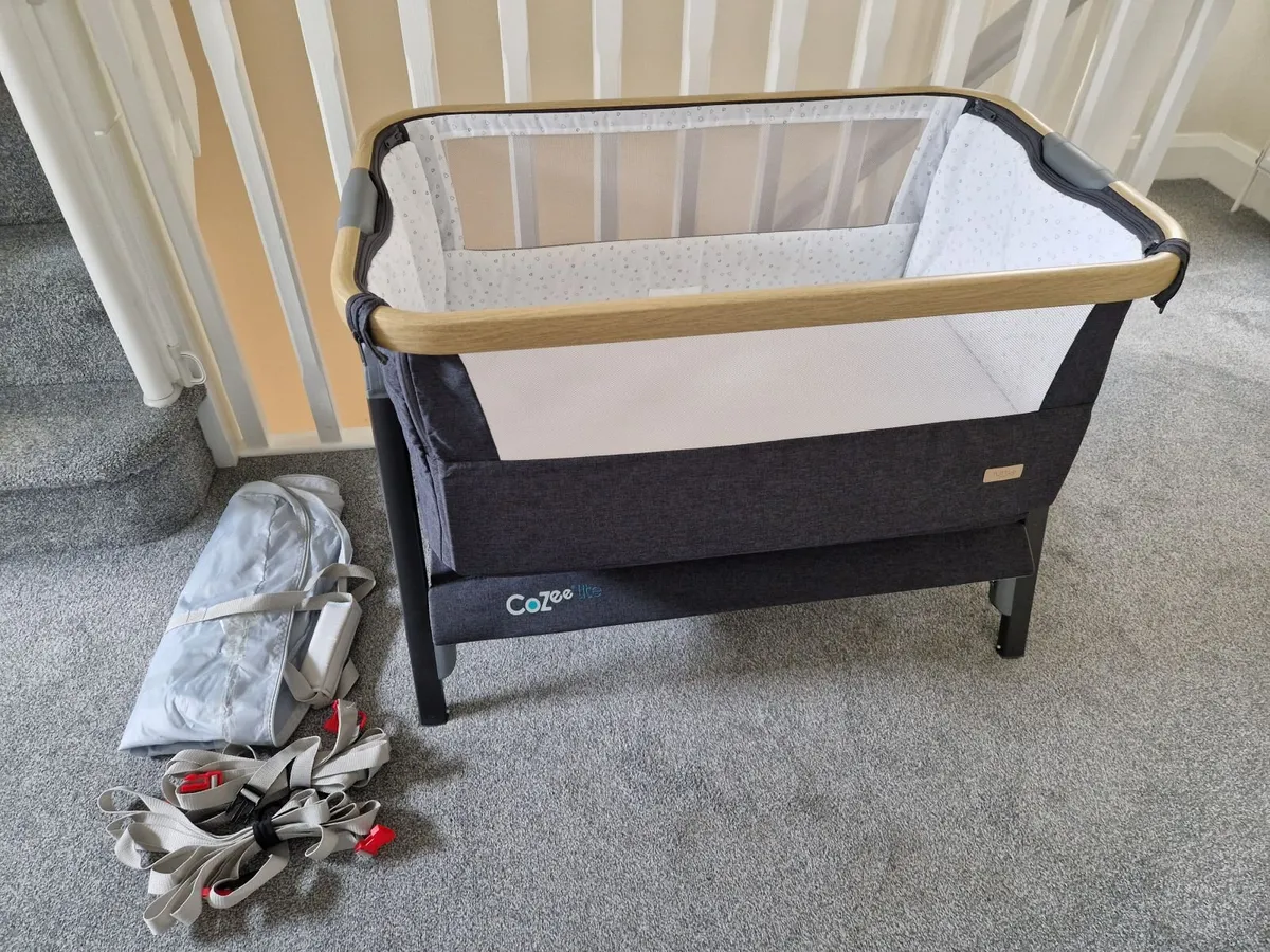 Tutti Bambini Cozee Bedside Sleeper - Image 1