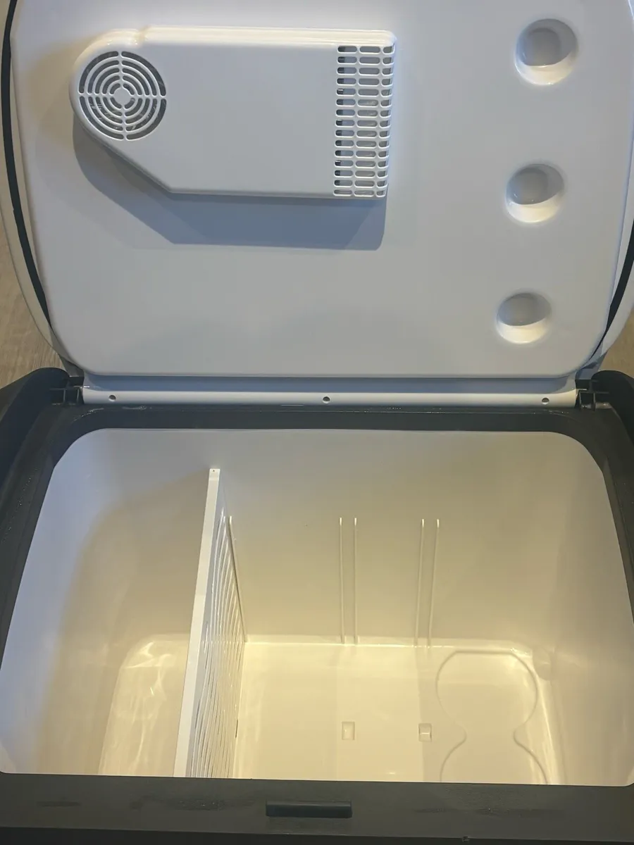 Halfords 40L electric cool box - Image 3