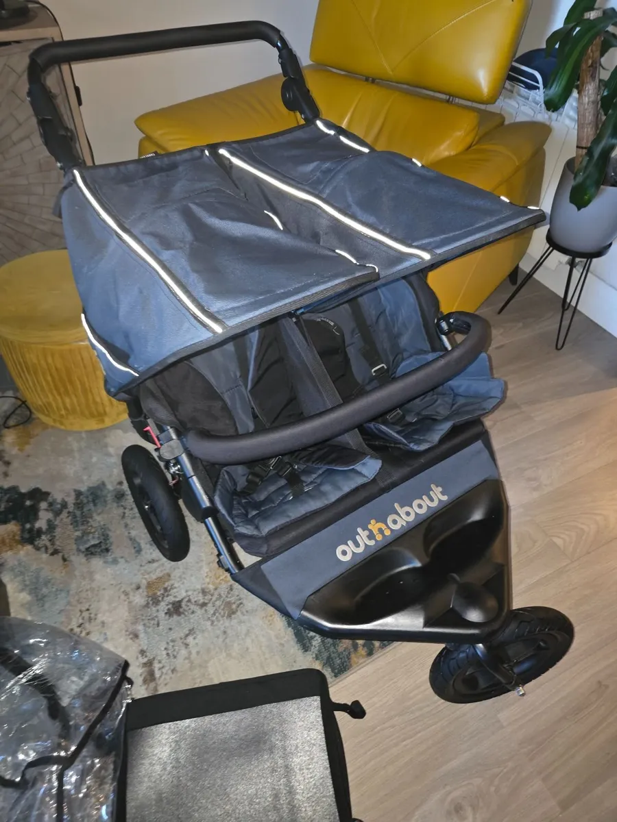 Out N About Double stroller IMMACULATE - Image 2