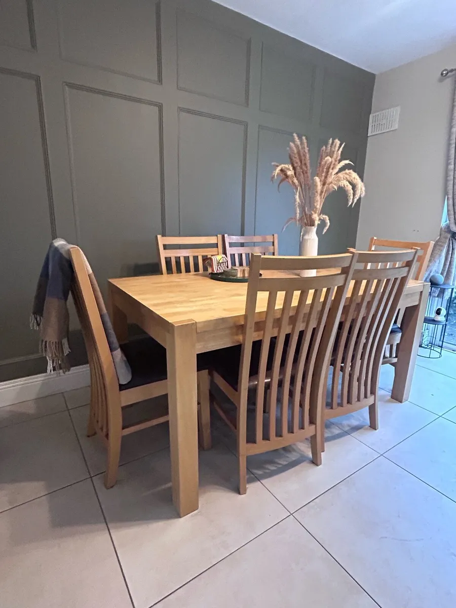 Dining table - Image 1