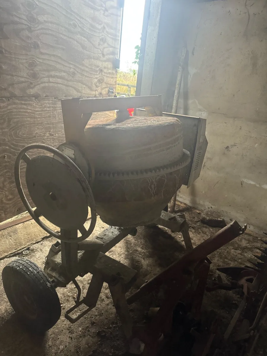 Petrol cement mixer - Image 1