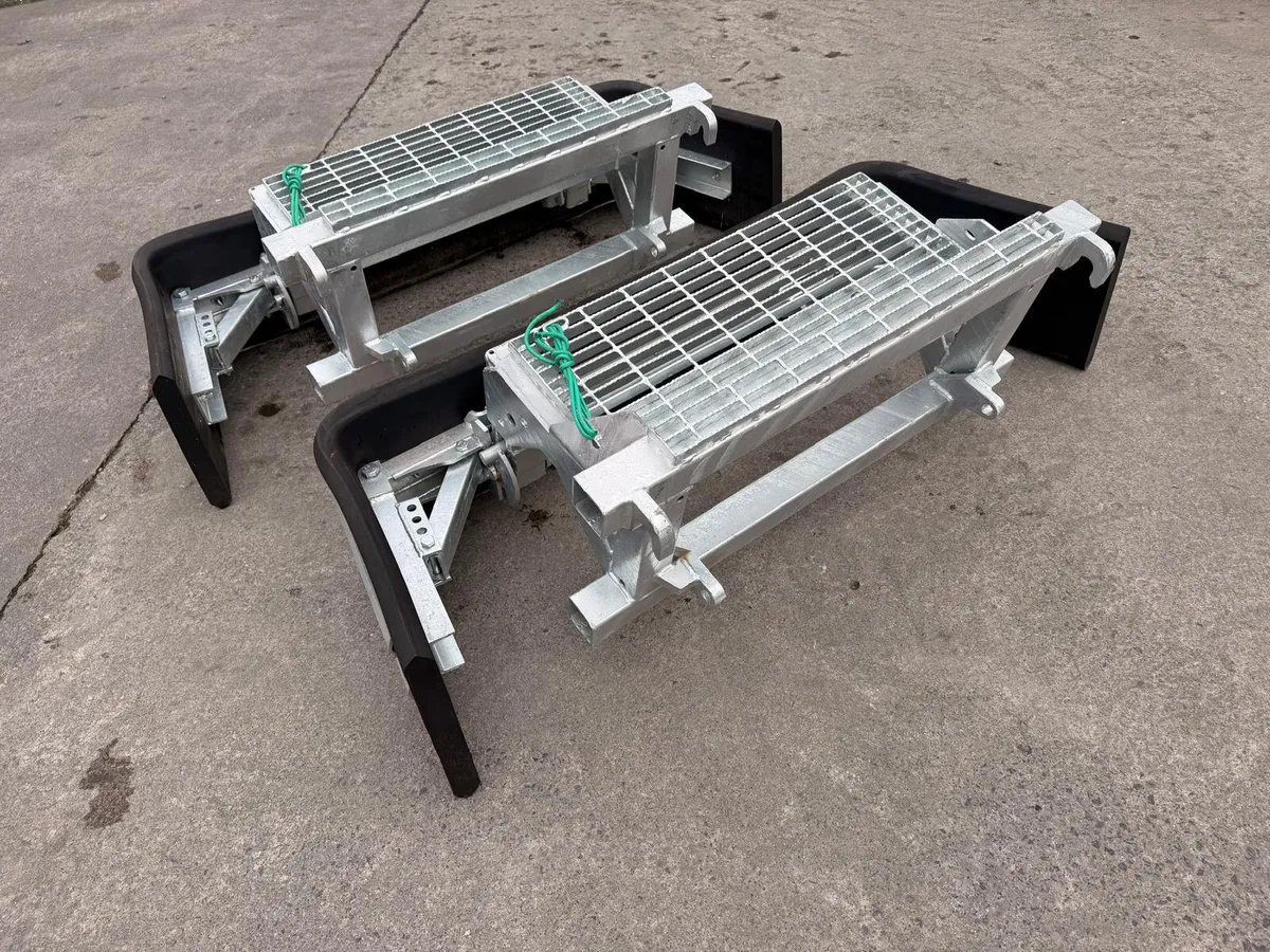 New Ritchie H/D Rubber Fold-Over Yard Scraper - Image 1